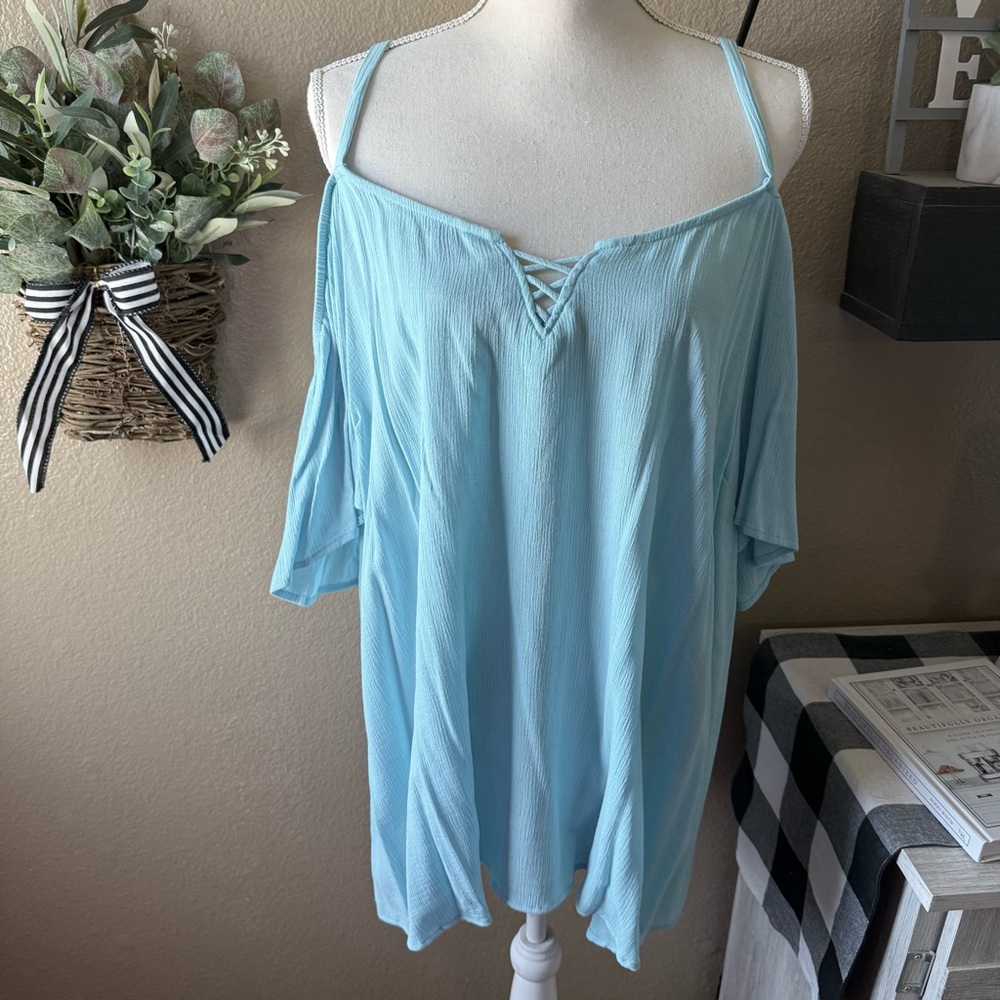 Torrid Woman’s Plus Light Blue Cold Shoulder Blouse W Criss Cross V Neck 3X